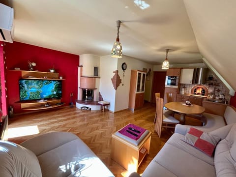 TV and multimedia, Kitchen or kitchenette, Living room, Dining area