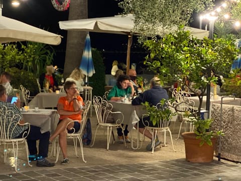 Garden, Lounge or bar