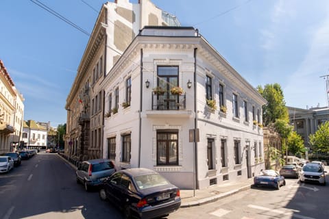 Facade/entrance, Bird's eye view