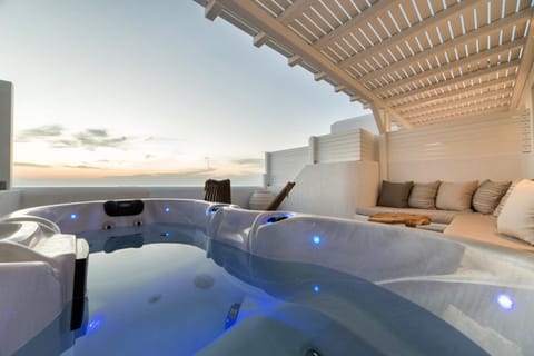Hot Tub, Balcony/Terrace, Pool view, Sea view