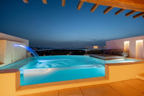 Anna Platanou Suites Hotel in Paros, Greece