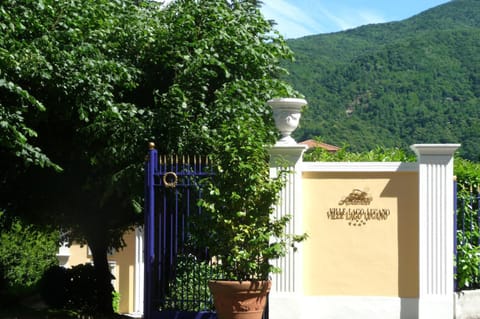 Facade/entrance, Day, Property logo or sign