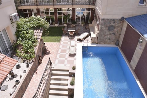 Swimming pool, Swimming pool