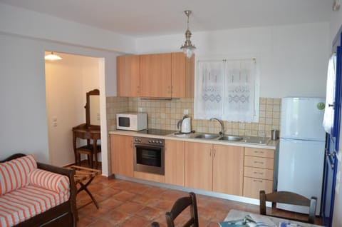 Kitchen or kitchenette, Living room, Dining area, minibar, pet friendly, stove