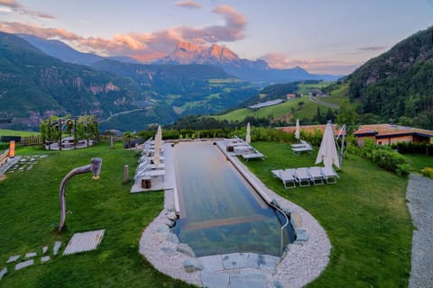 Mountain view, Pool view
