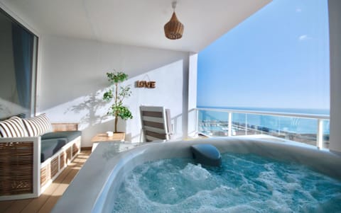 Day, Natural landscape, Hot Tub, Balcony/Terrace, Spa and wellness centre/facilities, Sea view