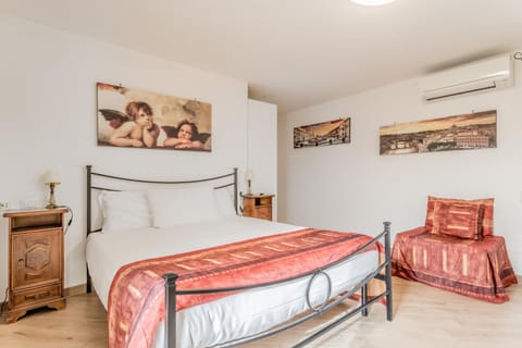 Bed, Bedroom, air conditioner