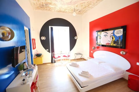 Photo of the whole room, Bedroom, hair dresser