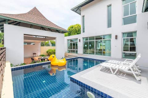 Property building, Swimming pool