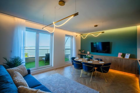 Communal lounge/ TV room, TV and multimedia, Living room, Seating area, Evening entertainment