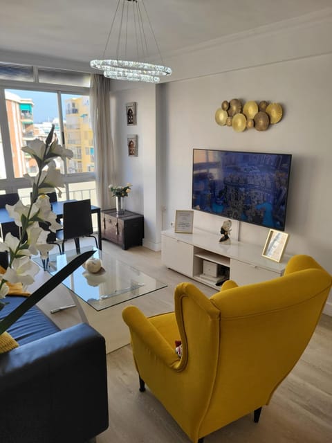 3BR Top Floor Apartment Vialia La Unión Metro Apartment in Malaga