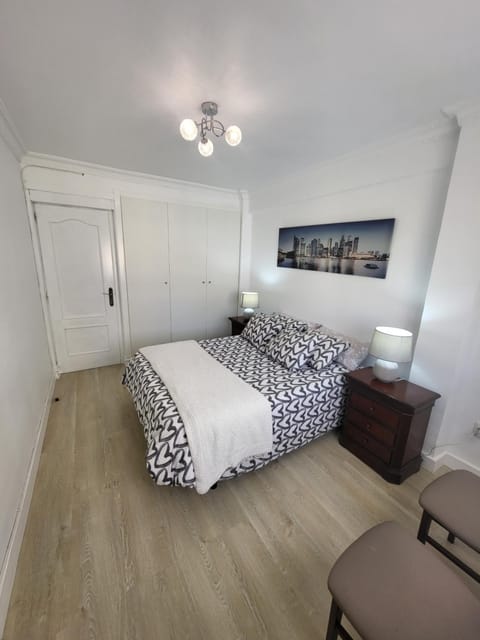 3BR Top Floor Apartment Vialia La Unión Metro Apartment in Malaga