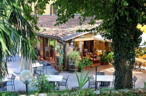 Restaurant/places to eat, Restaurant/places to eat