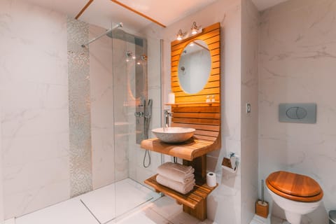 Shower, Toilet, Bathroom