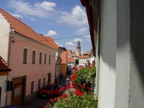 Spring, Neighbourhood