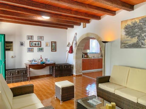 Facade/entrance, Living room, Seating area