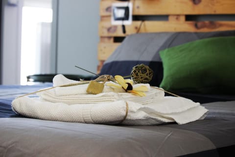 Shower, Toilet, Communal lounge/ TV room, Bed, People, Bathroom, TV and multimedia, Balcony/Terrace, Balcony/Terrace, Decorative detail, Bedroom, Communal kitchen