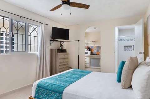 Photo of the whole room, Bedroom