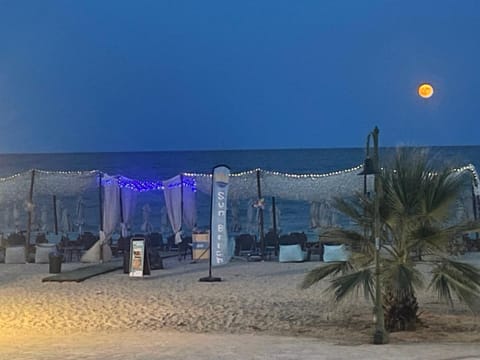 Property building, Restaurant/places to eat