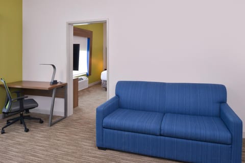 Holiday Inn Express & Suites - Omaha - 120th and Maple by IHG Hotel in Omaha