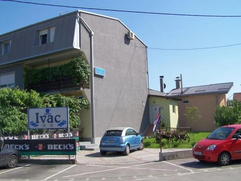 Facade/entrance, Logo/Certificate/Sign