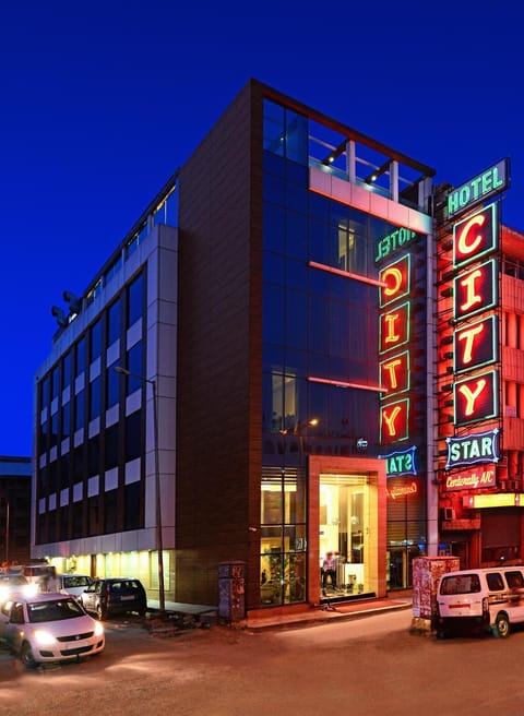Property building, Night, Street view, Location