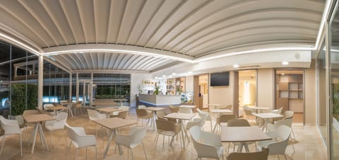 Communal lounge/ TV room, Lounge or bar