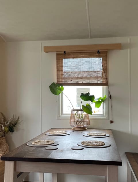 Rockley Park - Coral Campground/ 
RV Resort in Poole