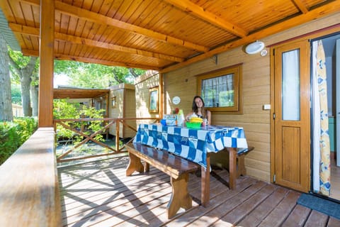 Patio, People, Balcony/Terrace, Balcony/Terrace, Decorative detail