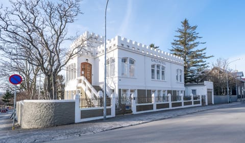 Property building, Neighbourhood