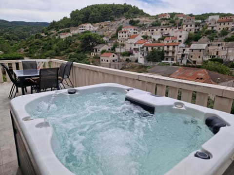 Day, Hot Tub, Balcony/Terrace