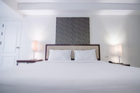 Photo of the whole room, Bedroom