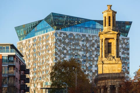 Nearby landmark, Facade/entrance, Off site, City view, Landmark view, Street view