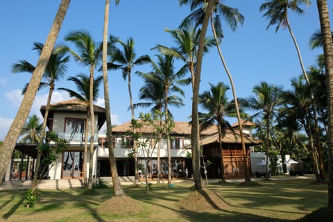 Facade/entrance, Garden view