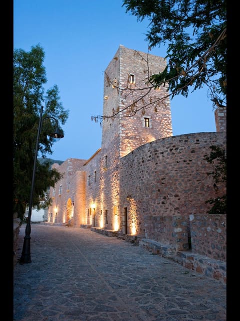 Facade/entrance, Area and facilities