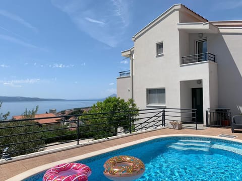 Property building, Pool view, Sea view, Swimming pool, Swimming pool, Family, Quiet street view