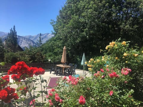 Day, Natural landscape, Garden, Garden, Balcony/Terrace, Garden view, Mountain view