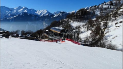 Natural landscape, Winter, Skiing, Skiing, Mountain view, elevator, acessibility