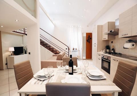 Restaurant/places to eat, Kitchen or kitchenette, Dining area, Communal kitchen