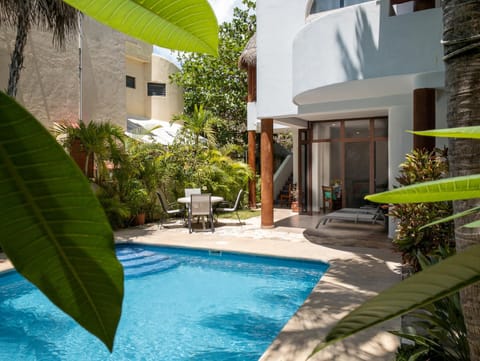 Shower, BBQ facilities, Garden, Seating area, Garden view, Pool view, Swimming pool