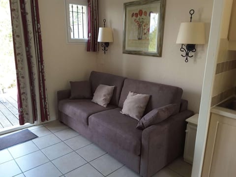 Maison Duplex 5p avec Terrasse, WIFI et Parking, Grospierres - FR-1-382-86 House in Grospierres