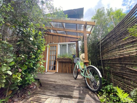 Property building, Facade/entrance, Spring, Day, Garden, Cycling, Garden view