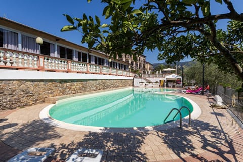 Property building, Pool view