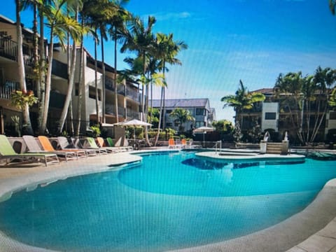Property building, Spa and wellness centre/facilities, Swimming pool