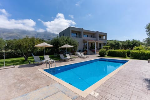 Property building, Patio, Garden view, Mountain view, Swimming pool, sunbed
