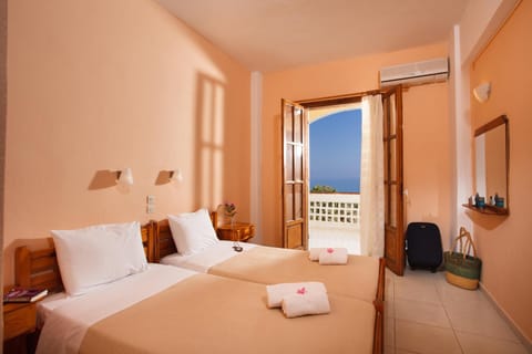 Day, Photo of the whole room, Bedroom