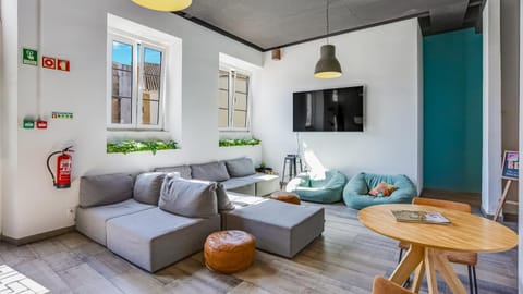 TV and multimedia, Living room, Seating area