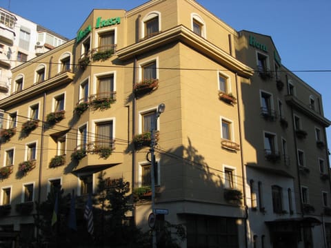 Facade/entrance
