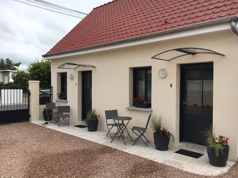 Facade/entrance, Balcony/Terrace