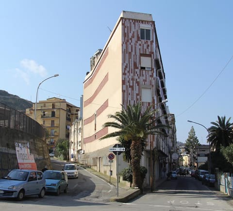 Property building, Facade/entrance, City view